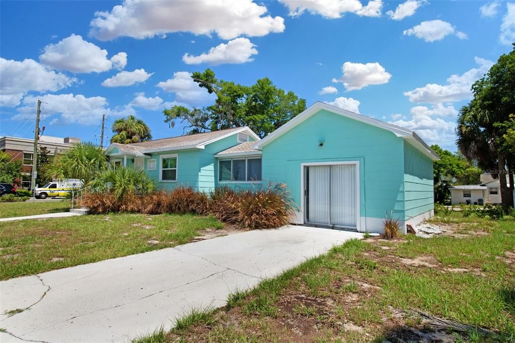 Active With Contract: $299,900 (4 beds, 2 baths, 1296 Square Feet)