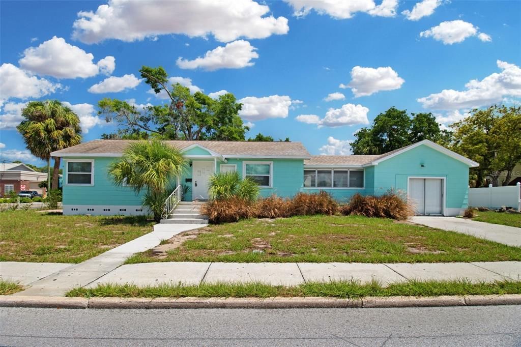 Active With Contract: $299,900 (4 beds, 2 baths, 1296 Square Feet)