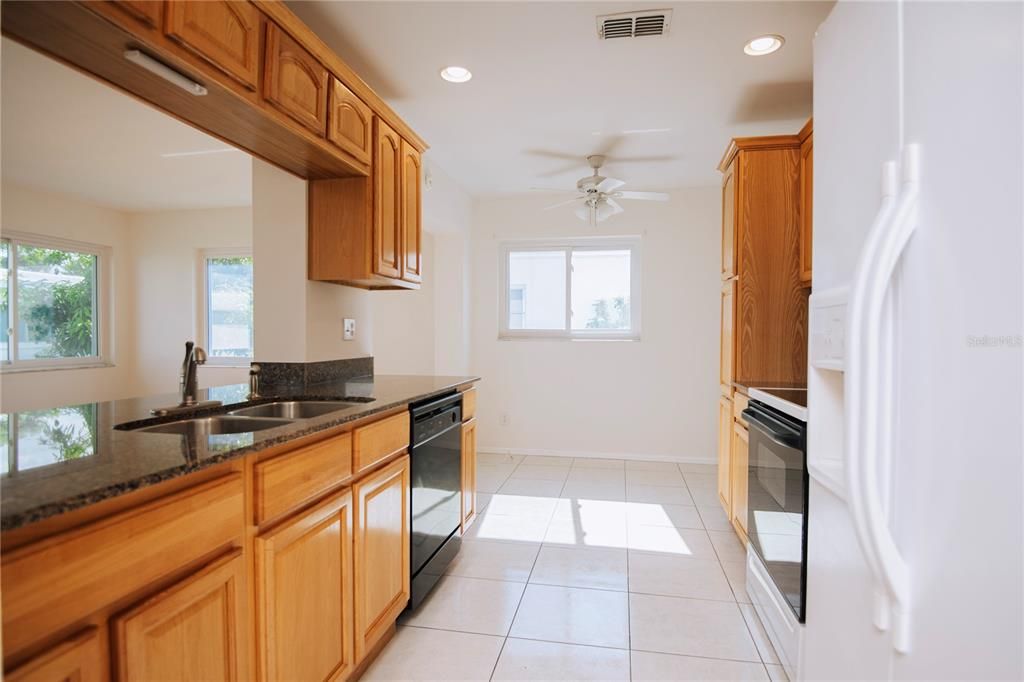 For Sale: $275,000 (2 beds, 2 baths, 1328 Square Feet)