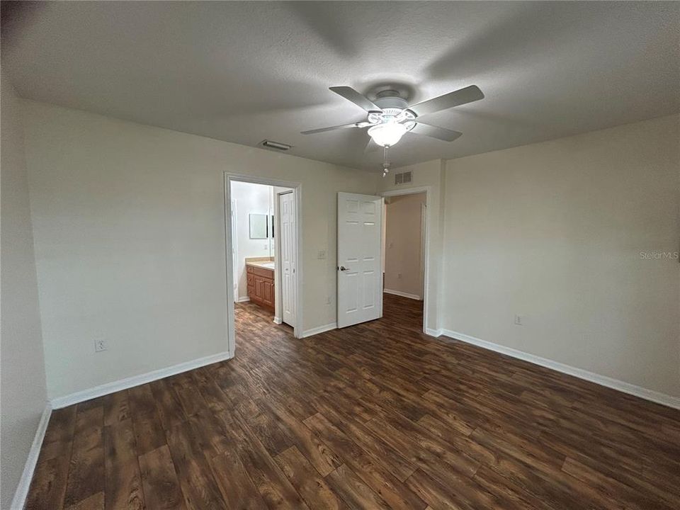 For Rent: $2,199 (4 beds, 2 baths, 1592 Square Feet)