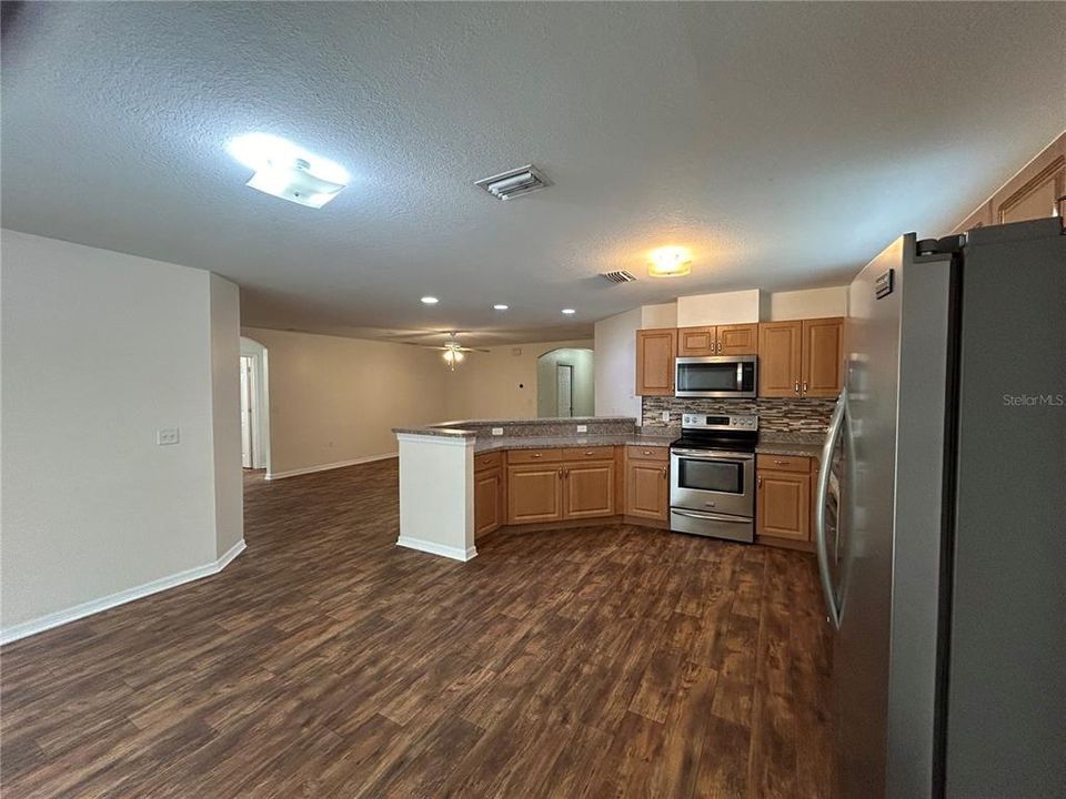 For Rent: $2,199 (4 beds, 2 baths, 1592 Square Feet)