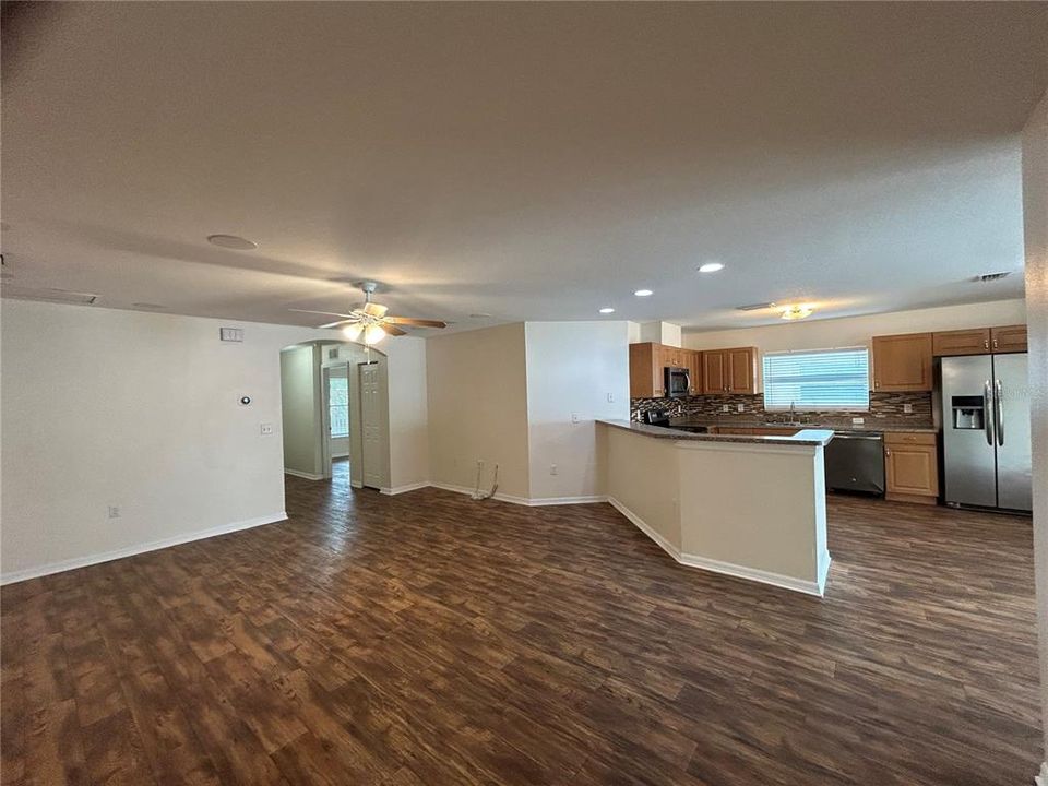 For Rent: $2,199 (4 beds, 2 baths, 1592 Square Feet)