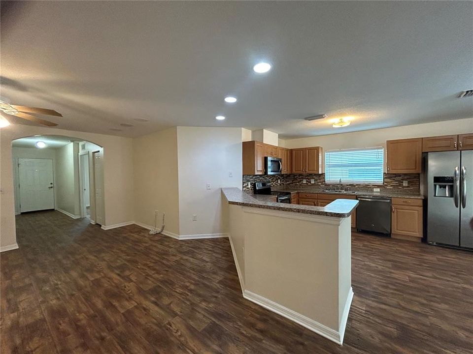 For Rent: $2,199 (4 beds, 2 baths, 1592 Square Feet)