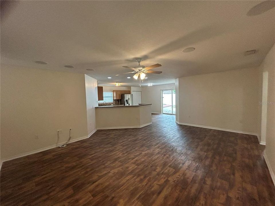 For Rent: $2,199 (4 beds, 2 baths, 1592 Square Feet)