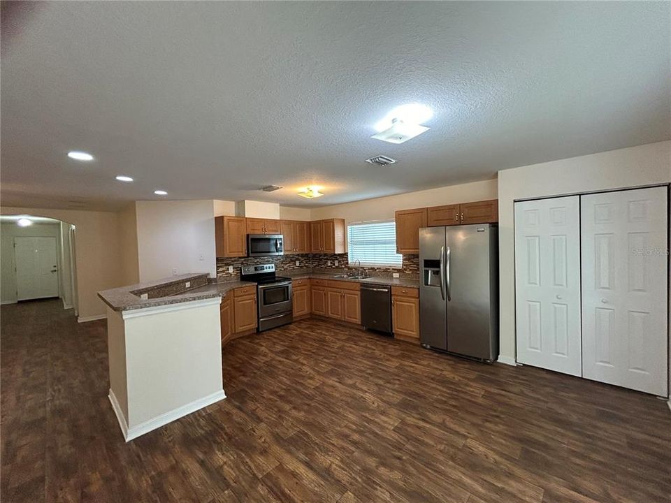 For Rent: $2,199 (4 beds, 2 baths, 1592 Square Feet)