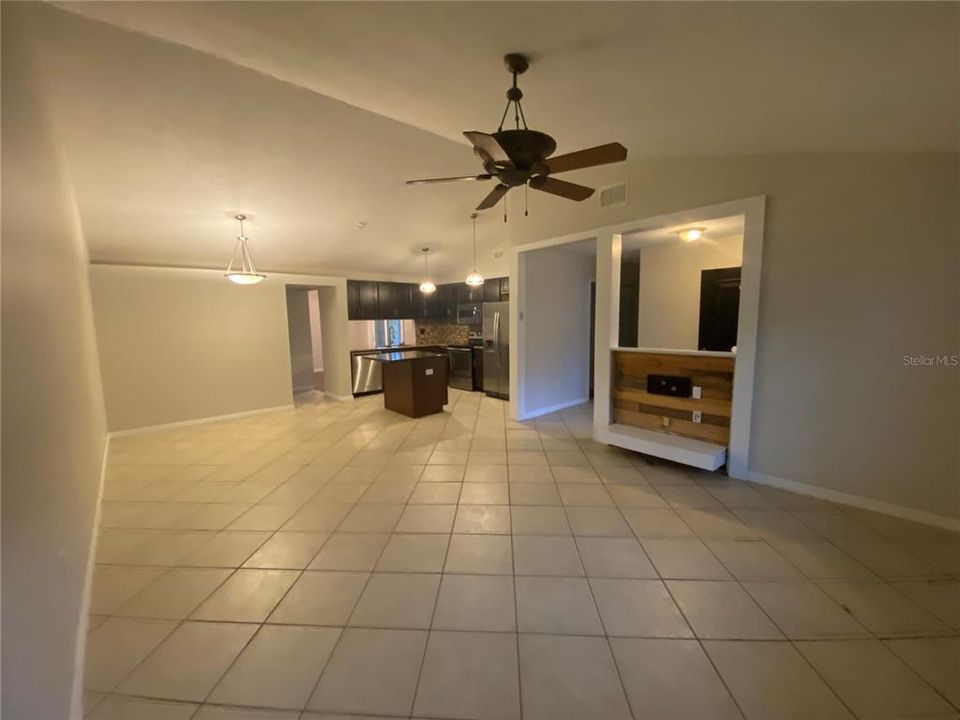 For Rent: $2,100 (3 beds, 2 baths, 1327 Square Feet)