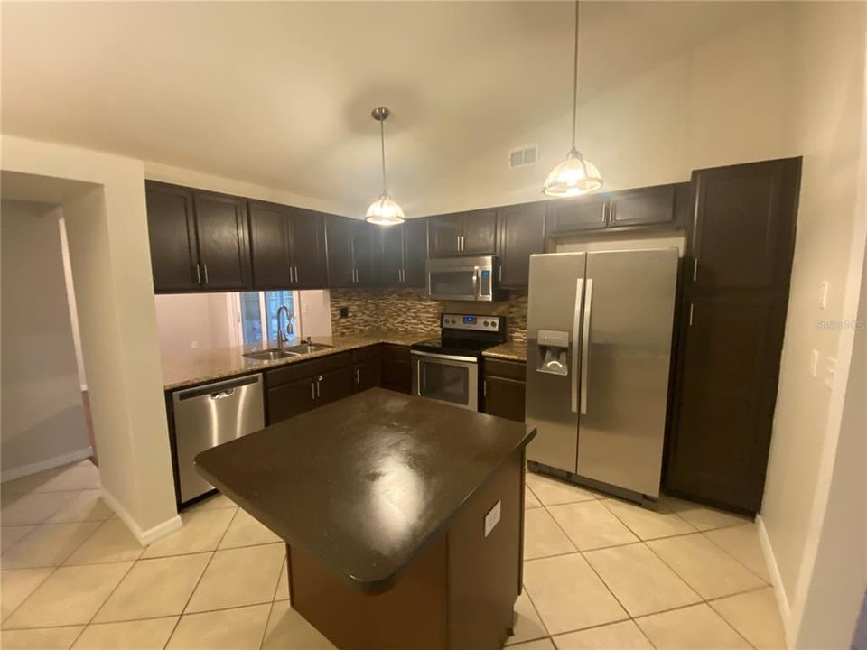 For Rent: $2,100 (3 beds, 2 baths, 1327 Square Feet)