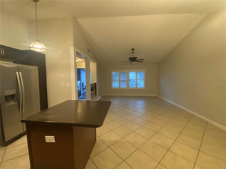 For Rent: $2,100 (3 beds, 2 baths, 1327 Square Feet)