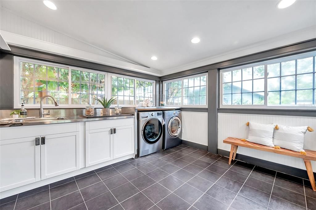 Active With Contract: $1,225,000 (3 beds, 2 baths, 1668 Square Feet)