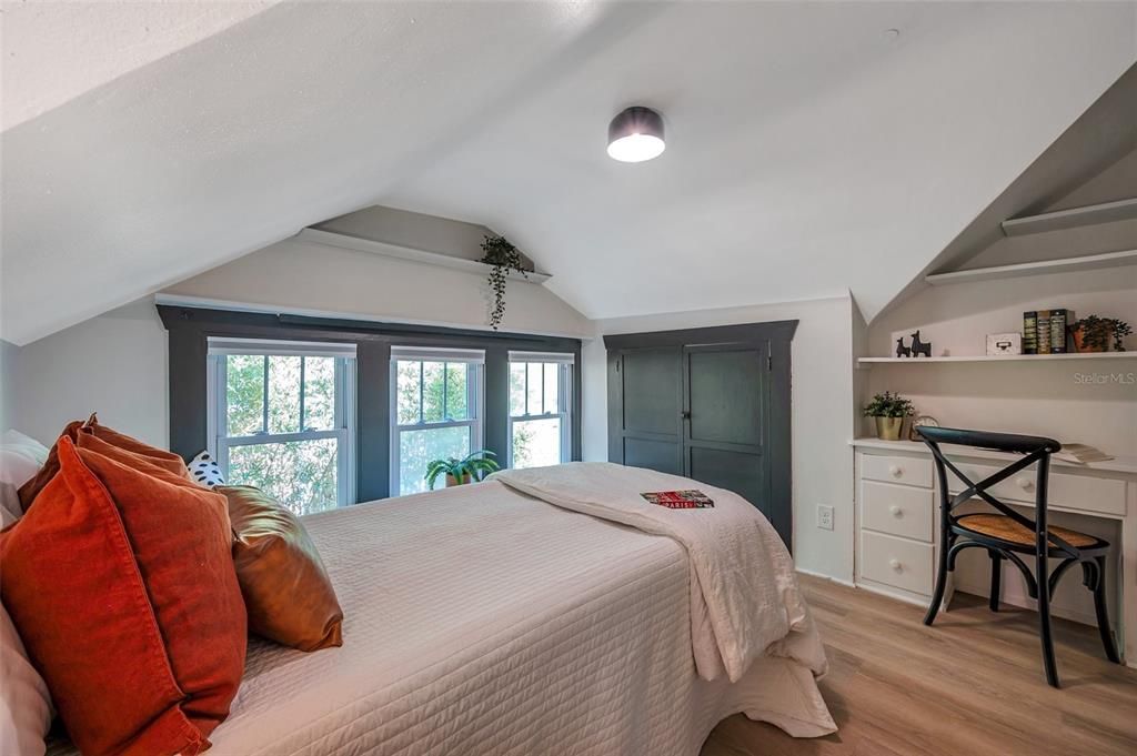 Active With Contract: $1,225,000 (3 beds, 2 baths, 1668 Square Feet)