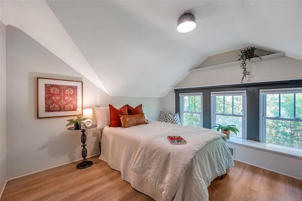 Active With Contract: $1,225,000 (3 beds, 2 baths, 1668 Square Feet)