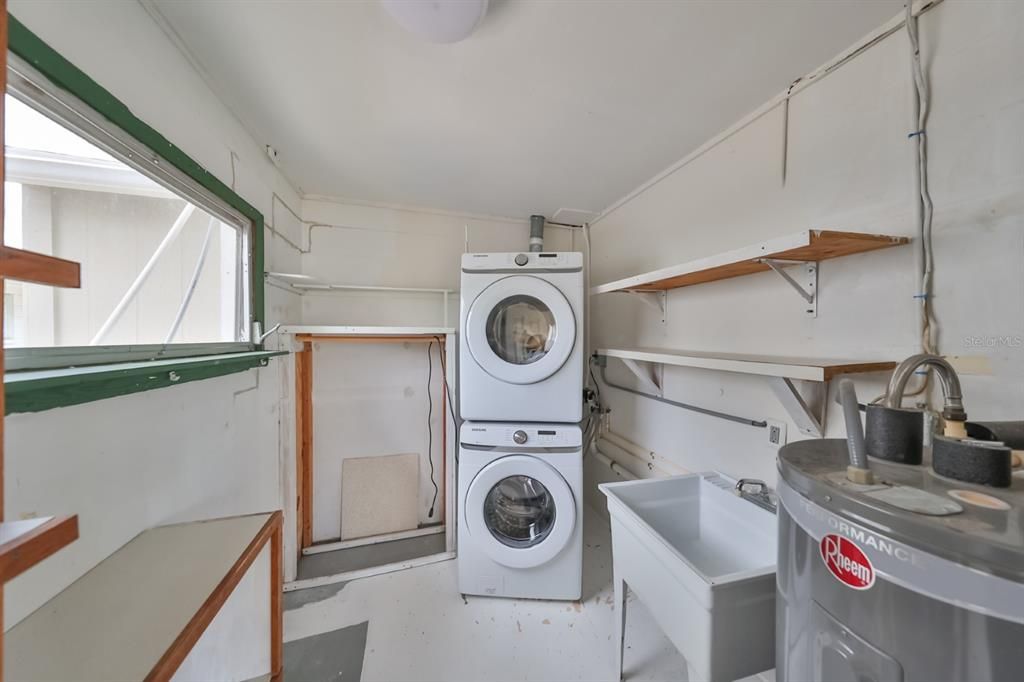 For Sale: $245,000 (2 beds, 1 baths, 1149 Square Feet)