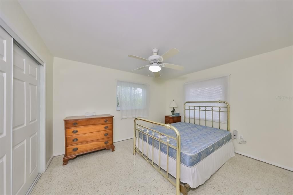 For Sale: $245,000 (2 beds, 1 baths, 1149 Square Feet)