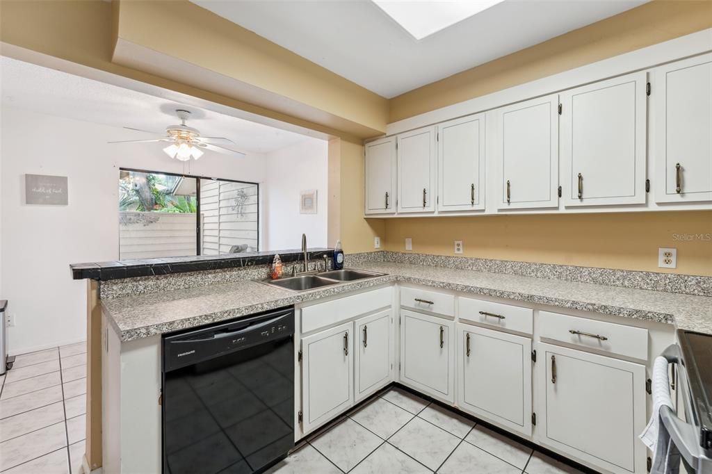 For Sale: $375,000 (3 beds, 2 baths, 1682 Square Feet)