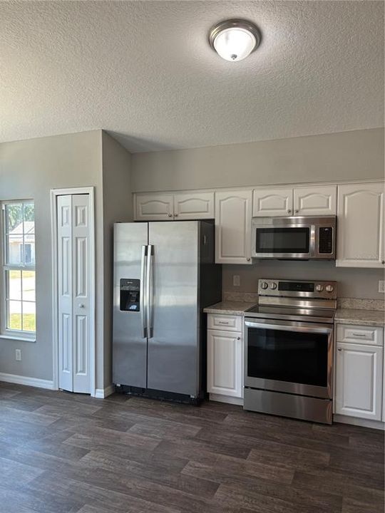 For Sale: $339,000 (3 beds, 2 baths, 1413 Square Feet)