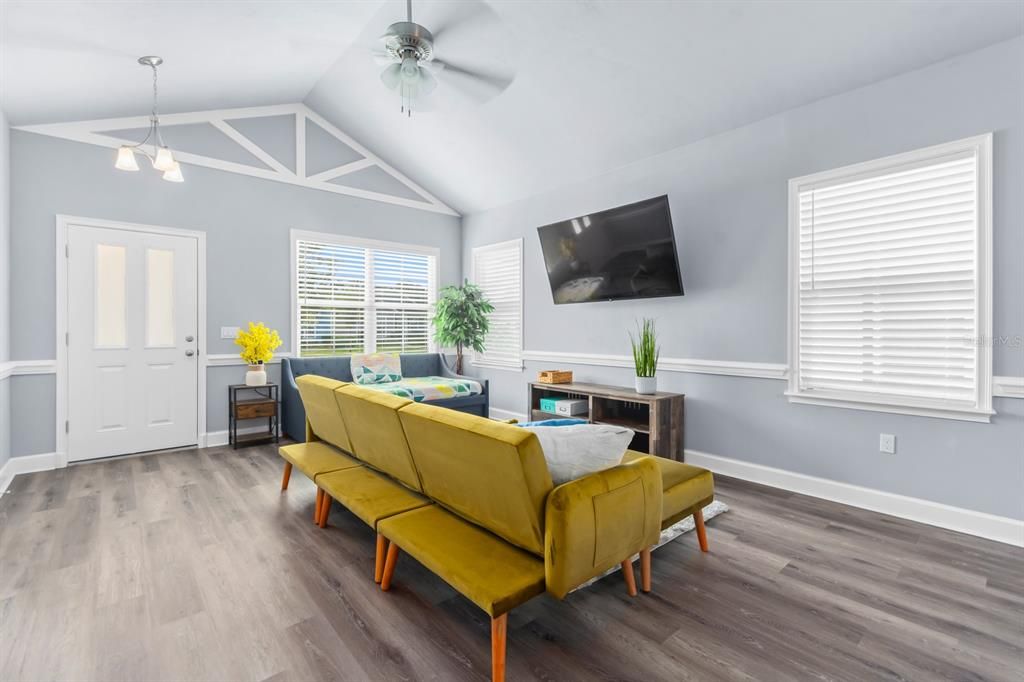 Active With Contract: $355,000 (3 beds, 2 baths, 1501 Square Feet)