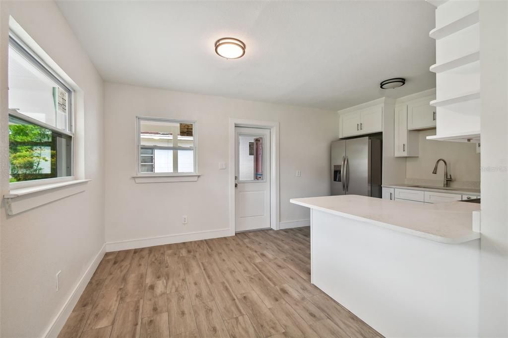 For Sale: $400,000 (3 beds, 1 baths, 1032 Square Feet)