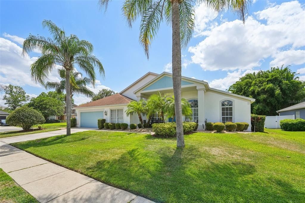 For Sale: $599,000 (4 beds, 2 baths, 2527 Square Feet)