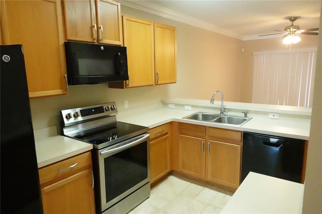 For Rent: $1,900 (2 beds, 2 baths, 1383 Square Feet)