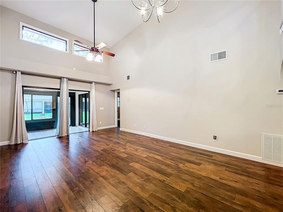 For Sale: $490,000 (2 beds, 2 baths, 1492 Square Feet)
