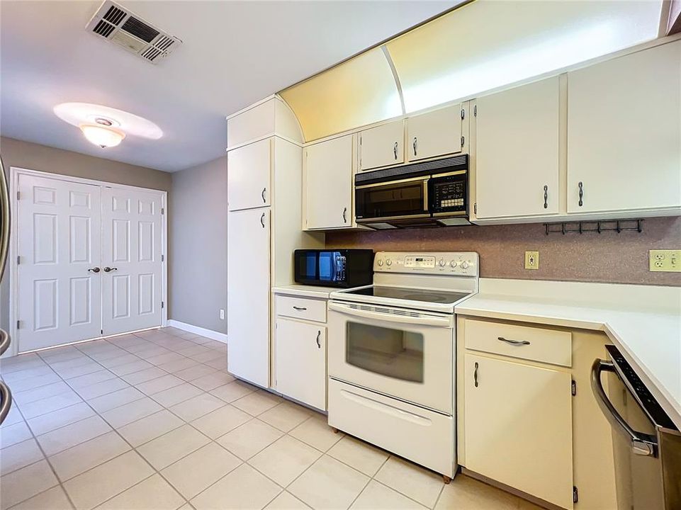 For Sale: $490,000 (2 beds, 2 baths, 1492 Square Feet)