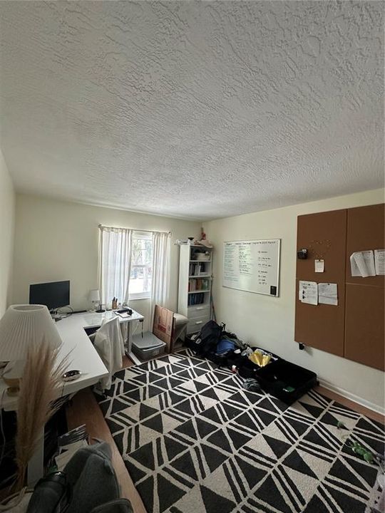 For Rent: $2,100 (2 beds, 1 baths, 925 Square Feet)