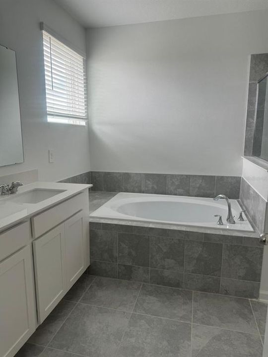 For Rent: $2,450 (3 beds, 2 baths, 2614 Square Feet)