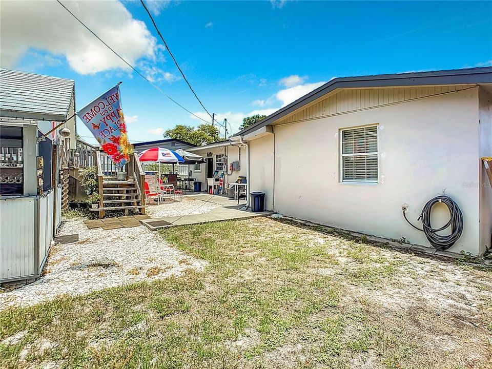 For Sale: $265,000 (3 beds, 2 baths, 918 Square Feet)