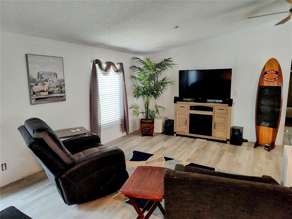 For Sale: $225,000 (2 beds, 2 baths, 1572 Square Feet)