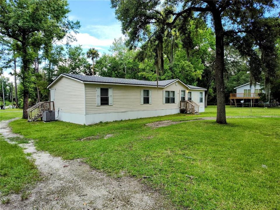 For Sale: $225,000 (2 beds, 2 baths, 1572 Square Feet)