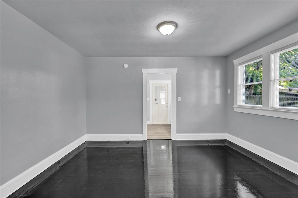 For Sale: $375,000 (2 beds, 1 baths, 1688 Square Feet)