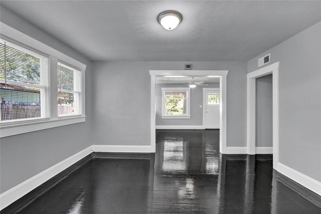 For Sale: $375,000 (2 beds, 1 baths, 1688 Square Feet)