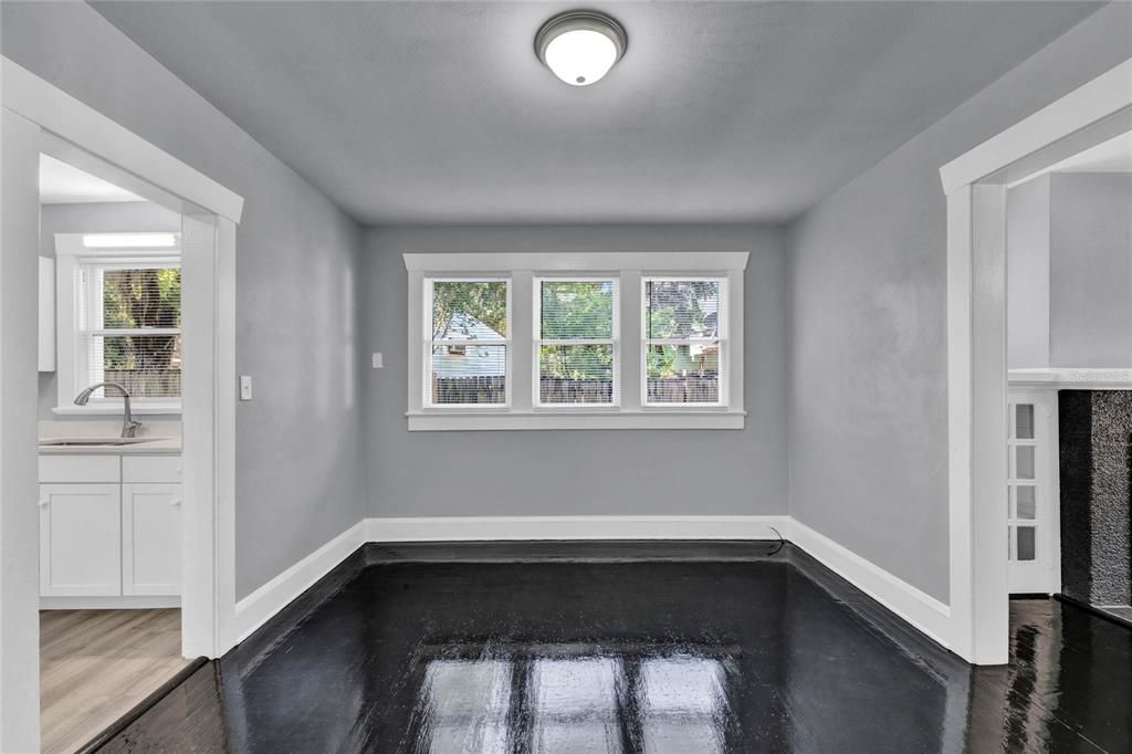 For Sale: $375,000 (2 beds, 1 baths, 1688 Square Feet)