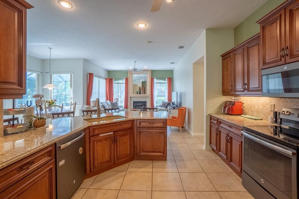 Spacious Modern Kitchen