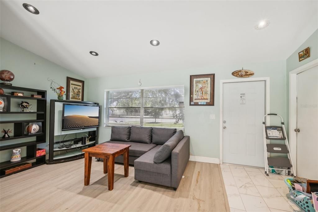 Active With Contract: $359,900 (3 beds, 2 baths, 1191 Square Feet)