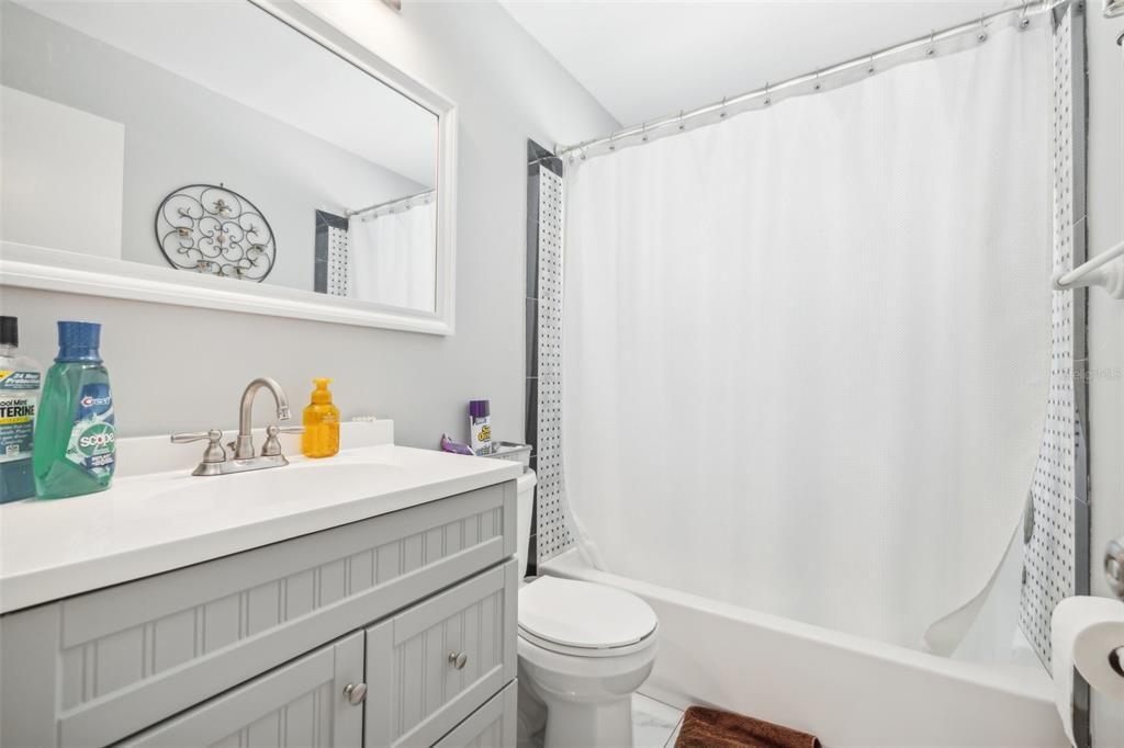 Active With Contract: $359,900 (3 beds, 2 baths, 1191 Square Feet)