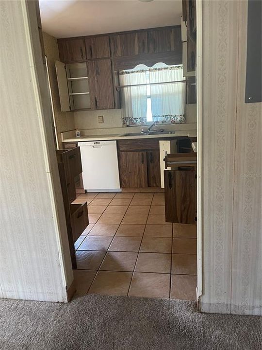 For Sale: $190,000 (2 beds, 1 baths, 816 Square Feet)