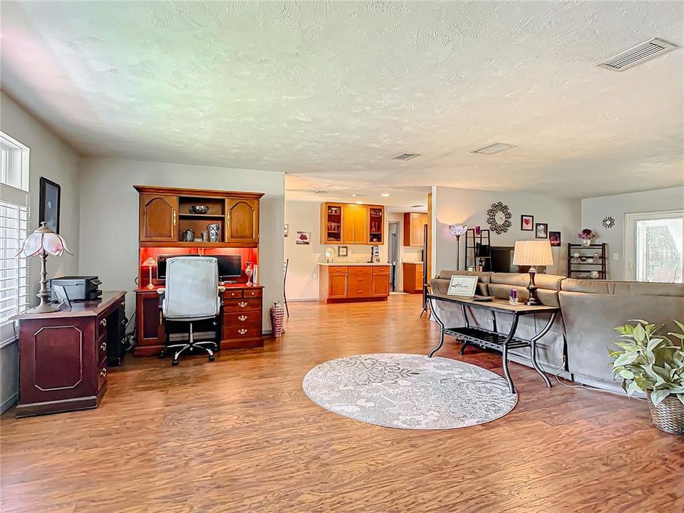For Sale: $399,900 (3 beds, 2 baths, 1839 Square Feet)