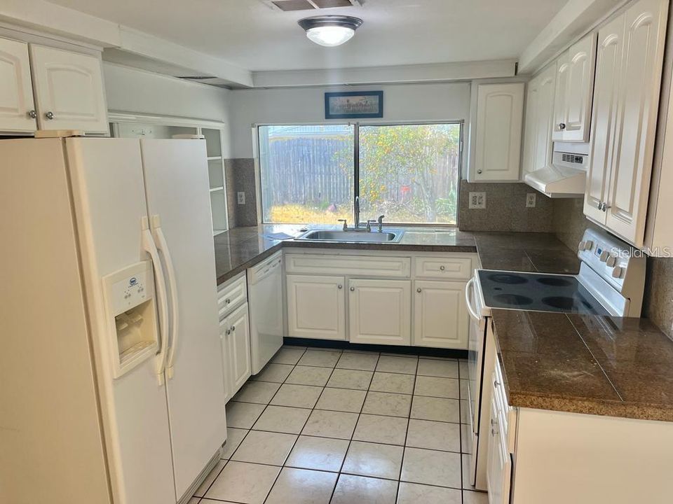 For Rent: $1,750 (3 beds, 2 baths, 1783 Square Feet)