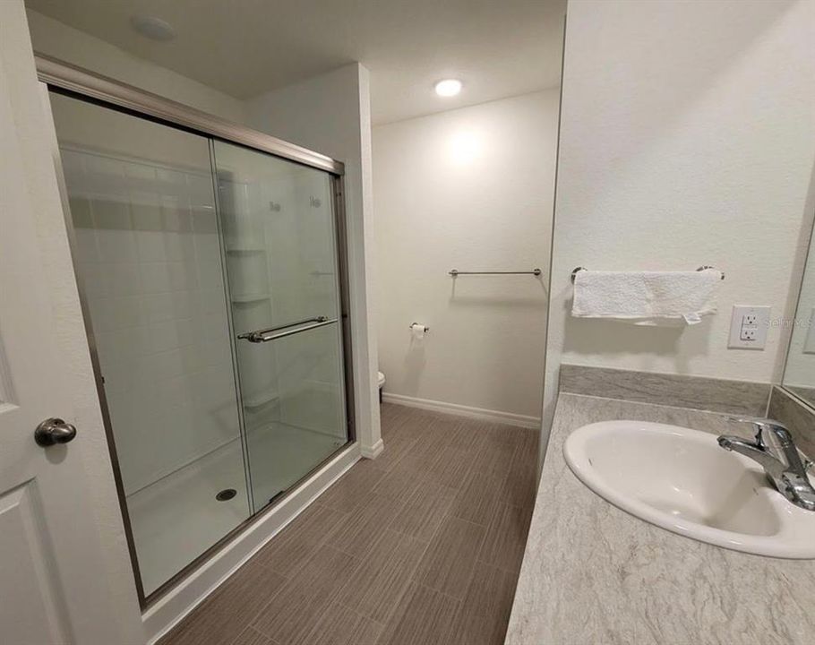 待售: $345,000 (4 贝兹, 2 浴室, 1747 平方英尺)