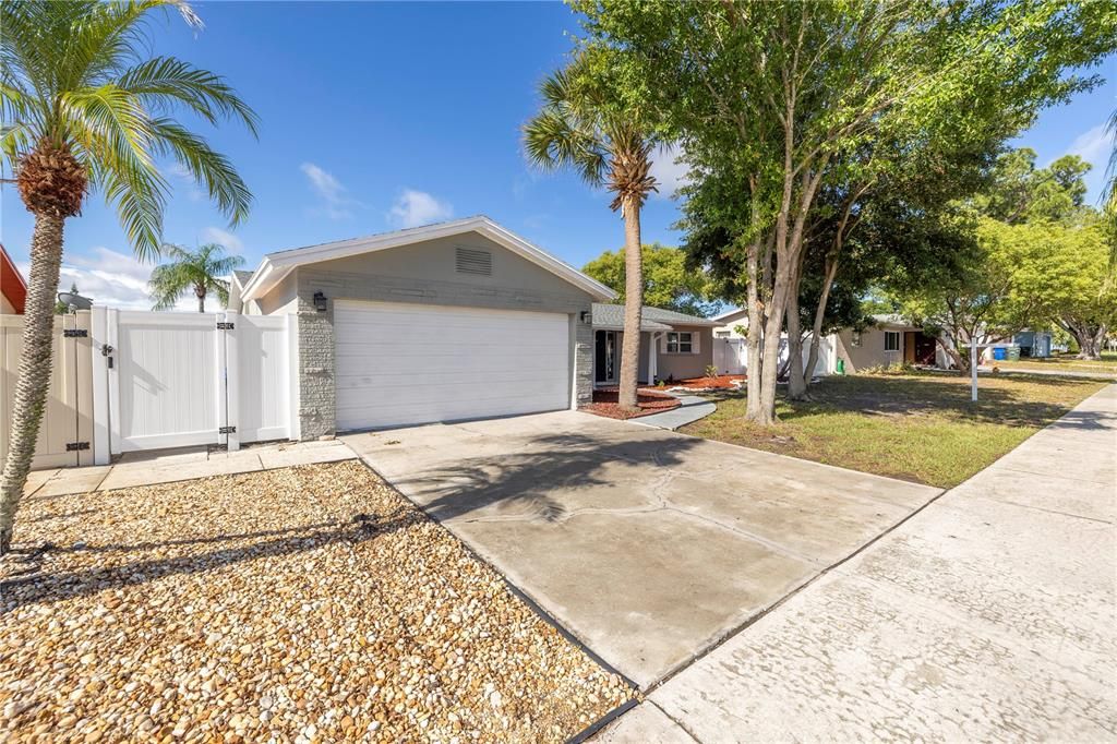 For Sale: $499,900 (4 beds, 2 baths, 1668 Square Feet)