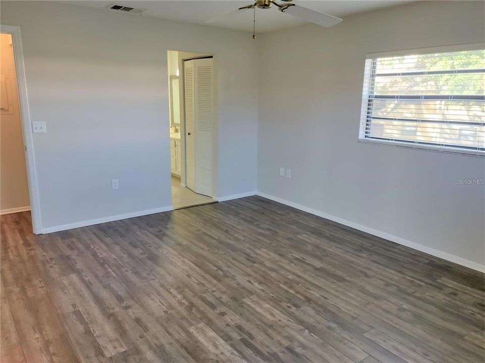 For Sale: $265,000 (2 beds, 2 baths, 1064 Square Feet)