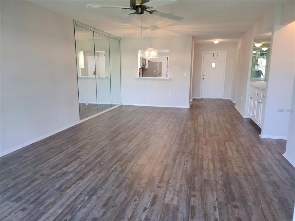 For Sale: $265,000 (2 beds, 2 baths, 1064 Square Feet)