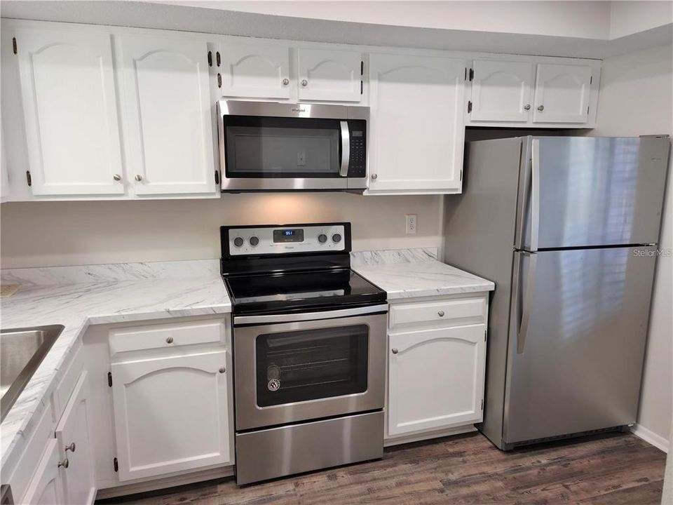 For Sale: $265,000 (2 beds, 2 baths, 1064 Square Feet)