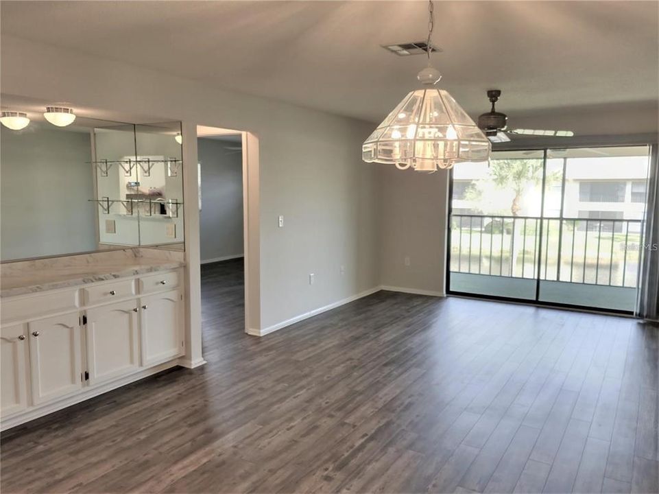 For Sale: $265,000 (2 beds, 2 baths, 1064 Square Feet)