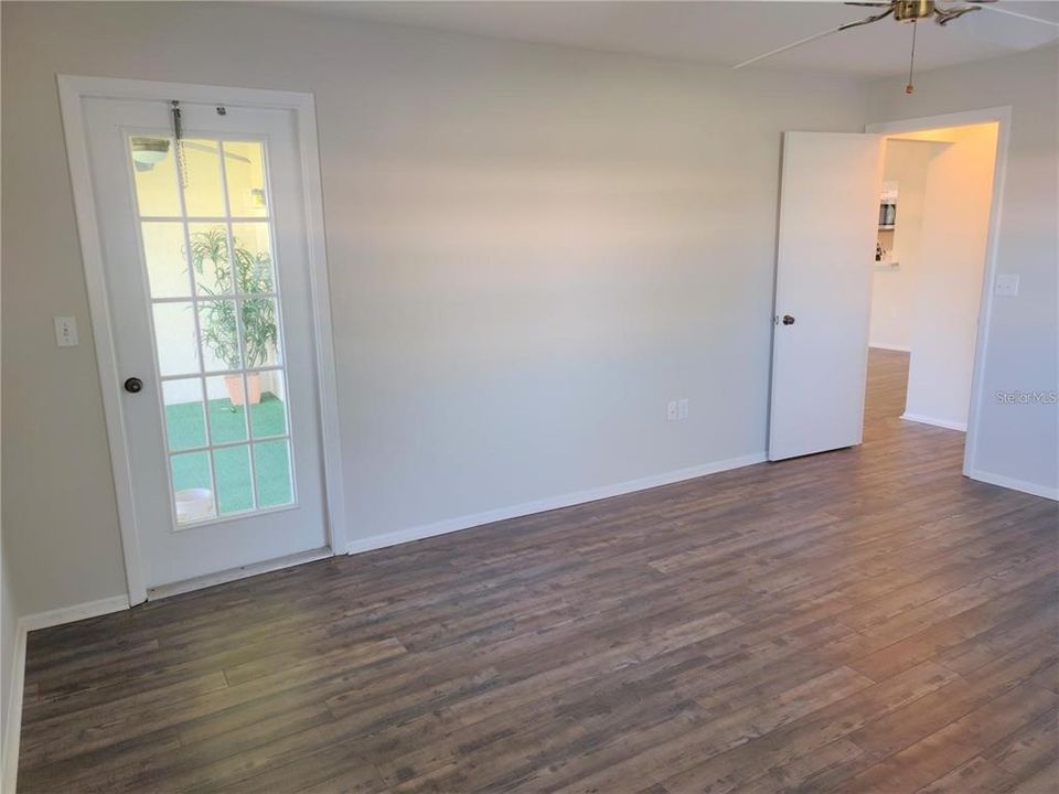 For Sale: $265,000 (2 beds, 2 baths, 1064 Square Feet)