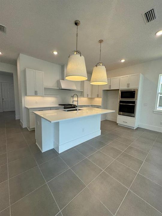 Active With Contract: $3,250 (4 beds, 2 baths, 2925 Square Feet)