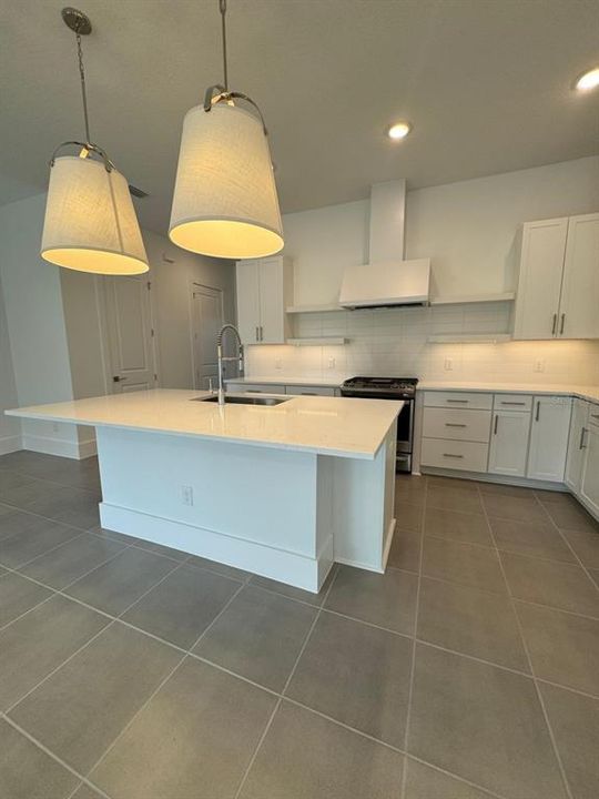 Active With Contract: $3,250 (4 beds, 2 baths, 2925 Square Feet)