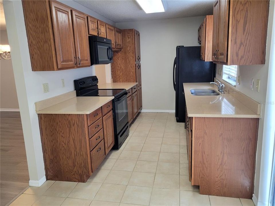 For Sale: $229,900 (3 beds, 2 baths, 1307 Square Feet)