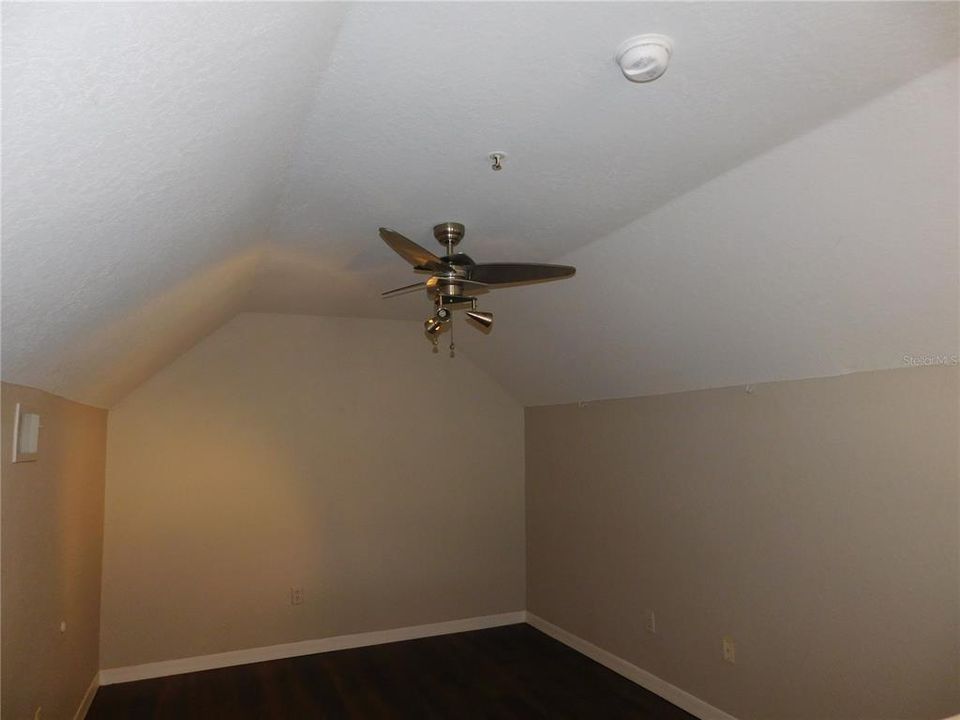 For Rent: $1,650 (1 beds, 1 baths, 991 Square Feet)